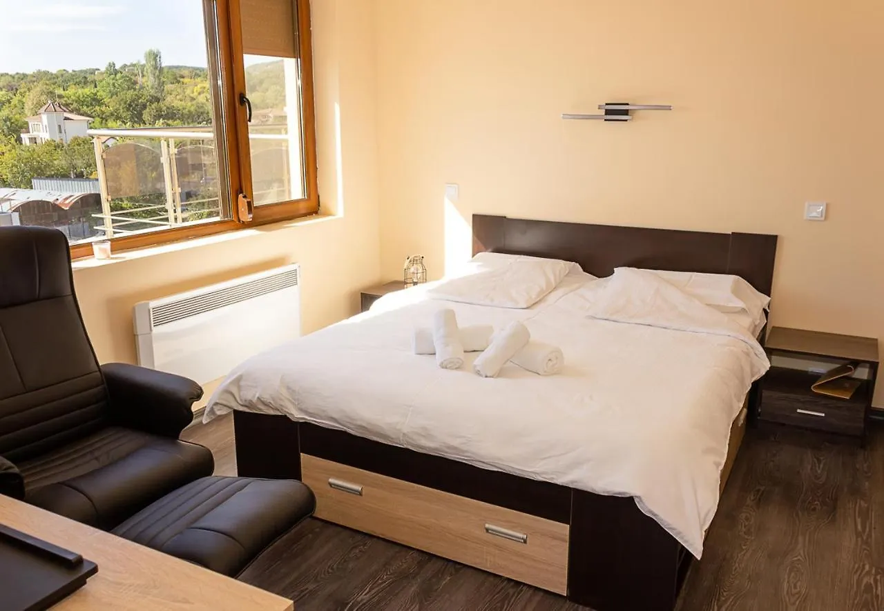 Spacious 3Bd Flat With Large Terrace & Sea View By Flat Mаnager Varna Appartement